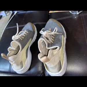 nike air huarache women’s shoes !